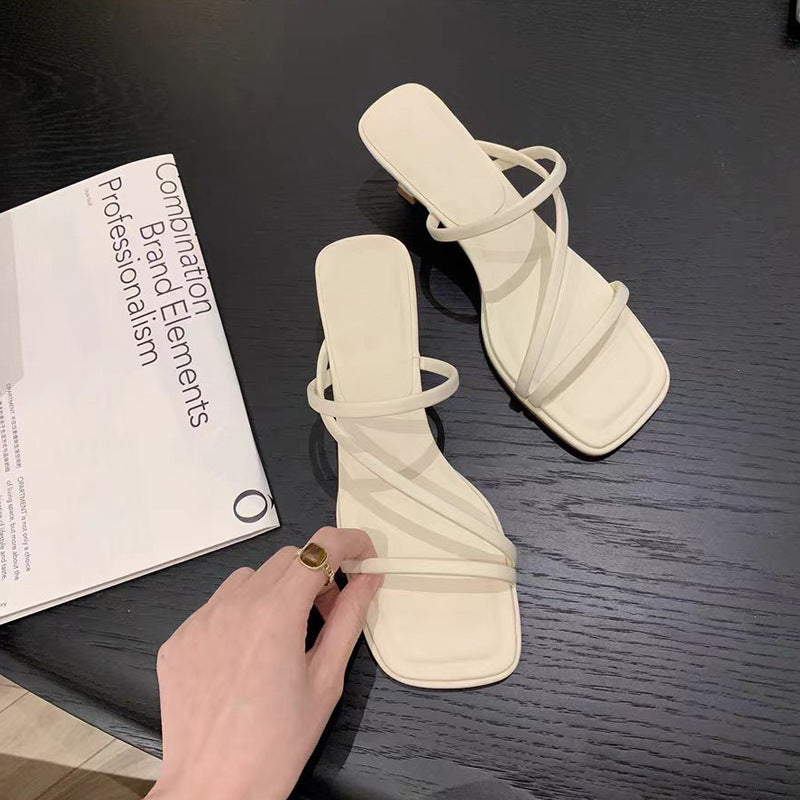 スクエアトゥストラップサンダル