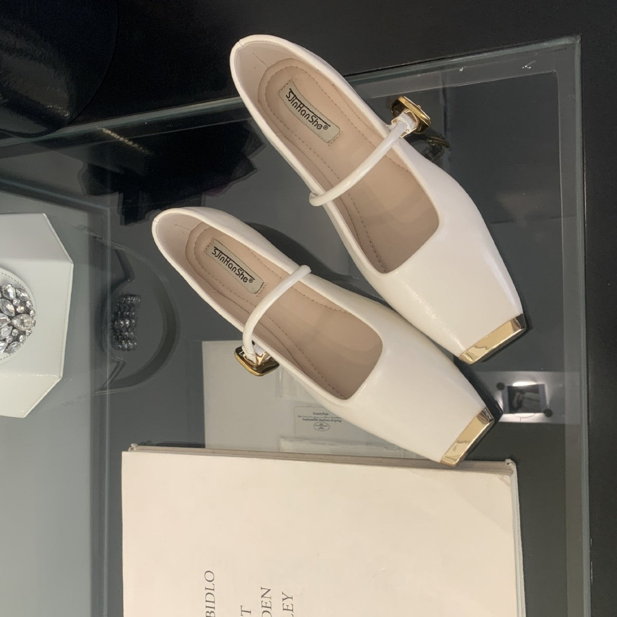 メタルトゥスクエアフラットシューズ