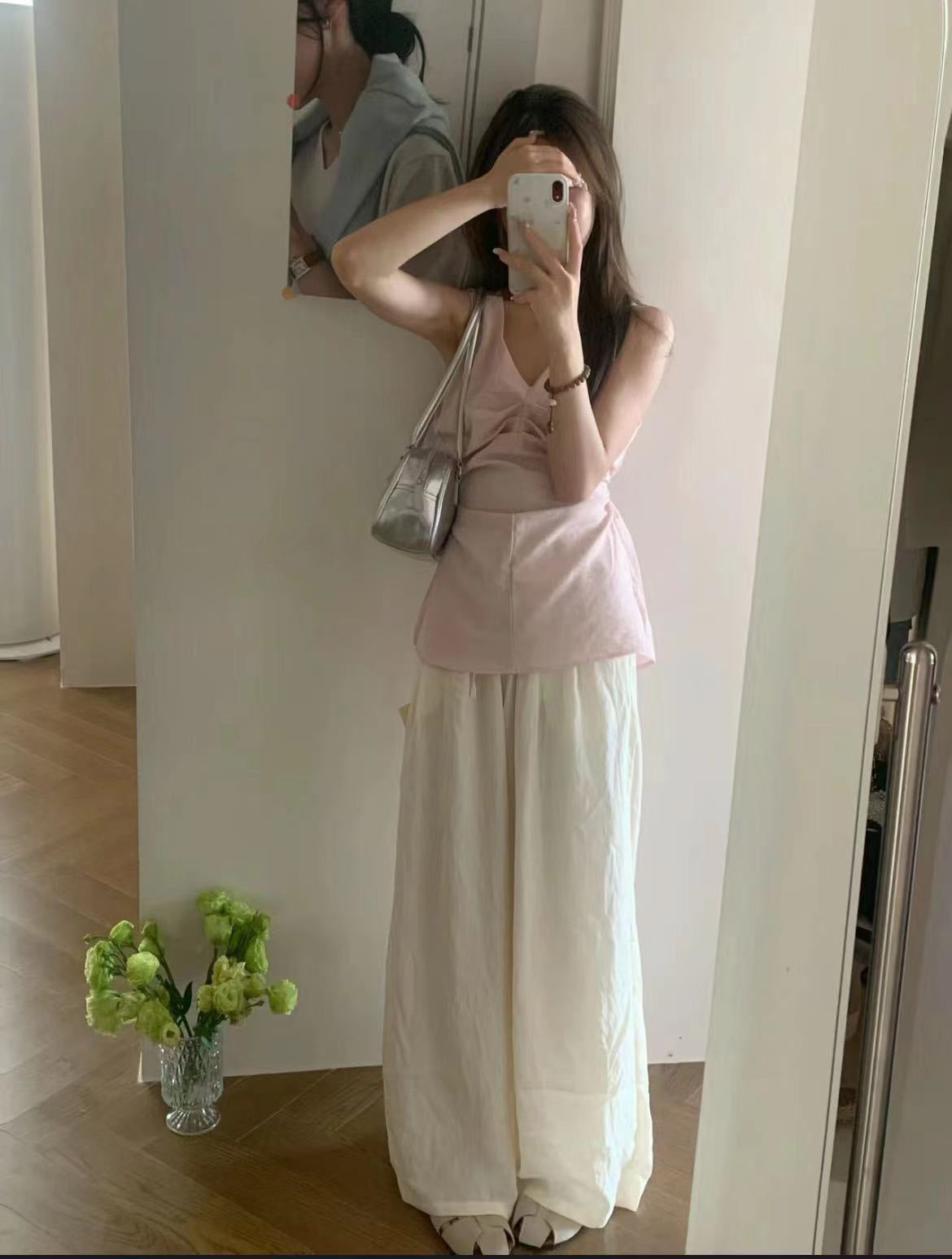 バックスリットノースリーブカットソー