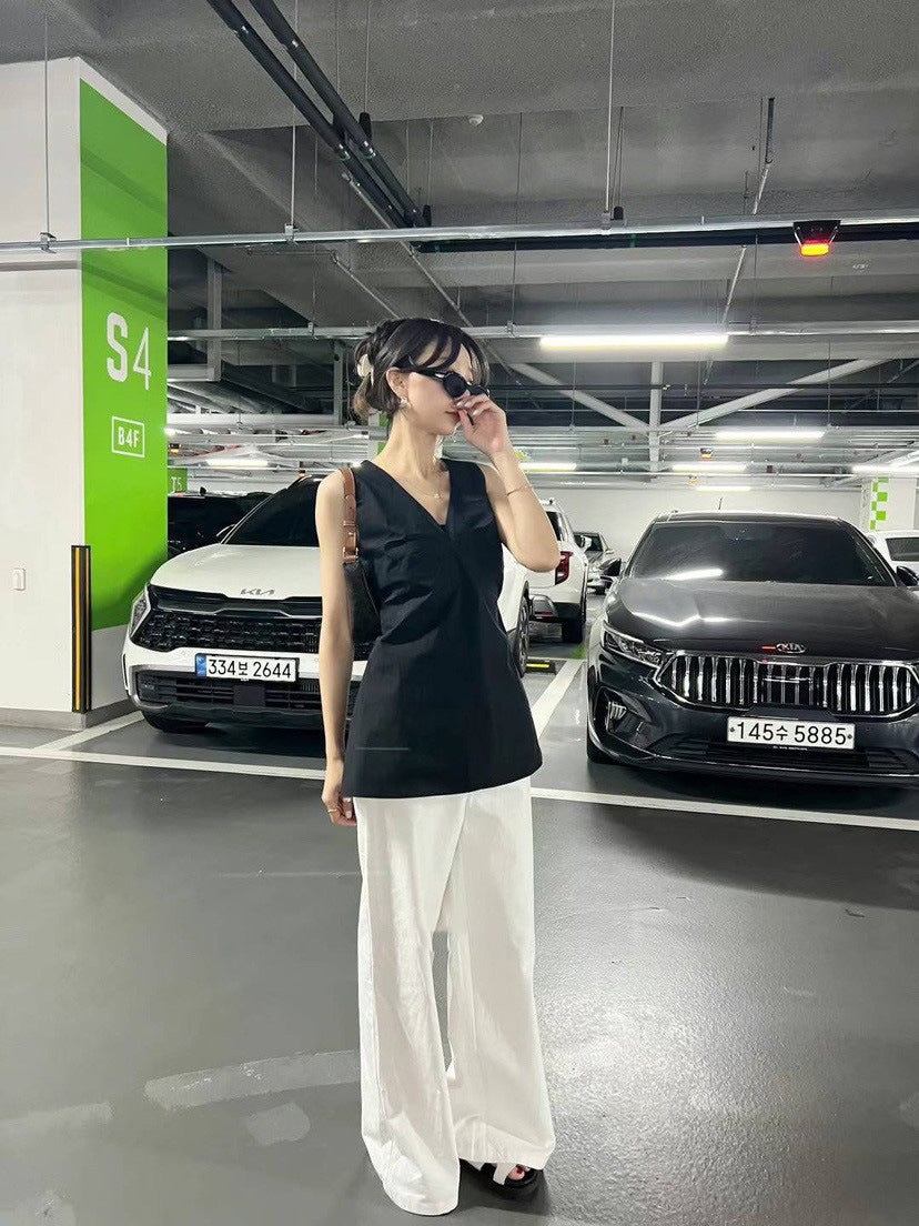 バックスリットノースリーブカットソー