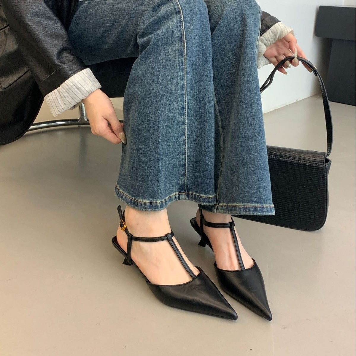 クラシックストラップパンプス