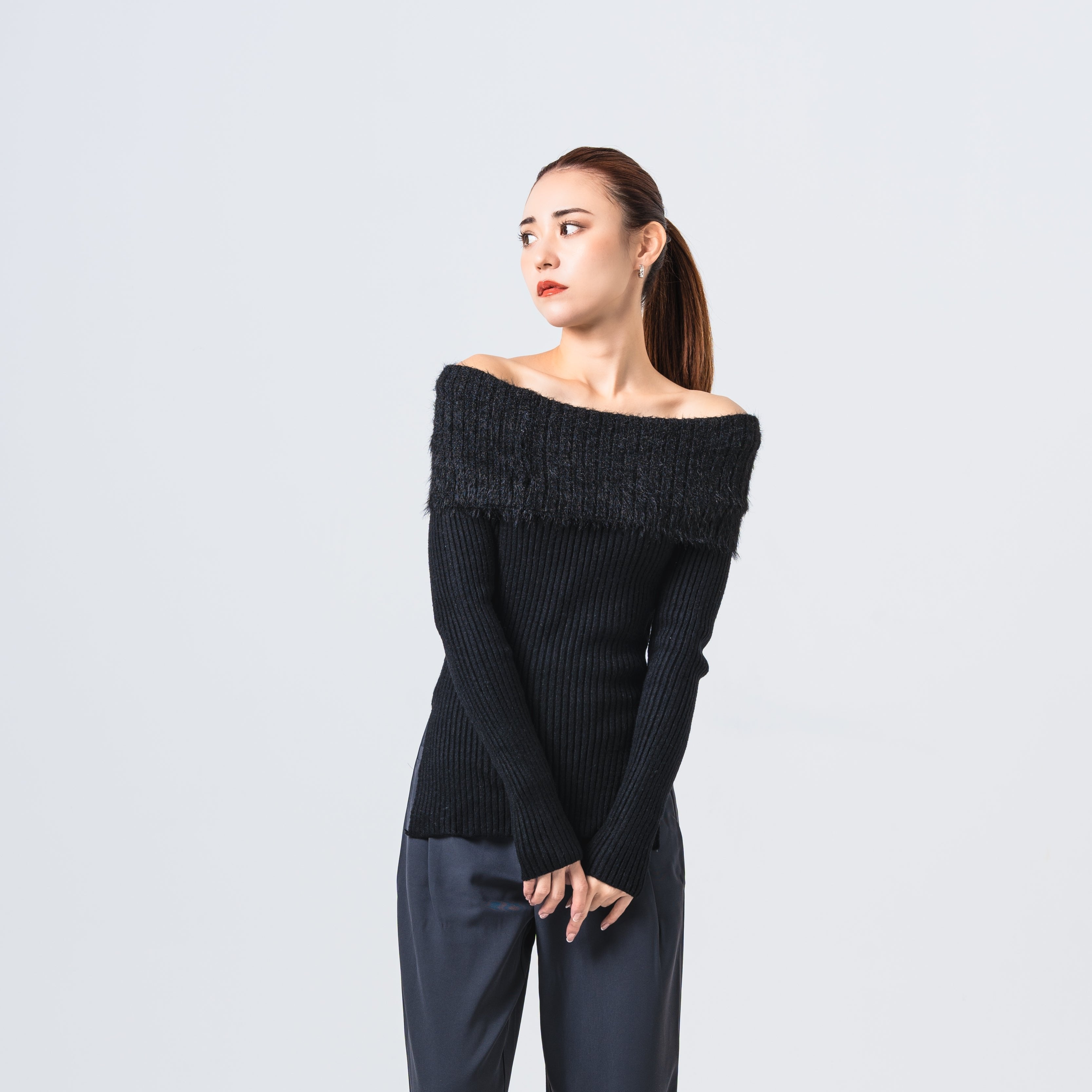 フェザーデザインオフショルニットトップス