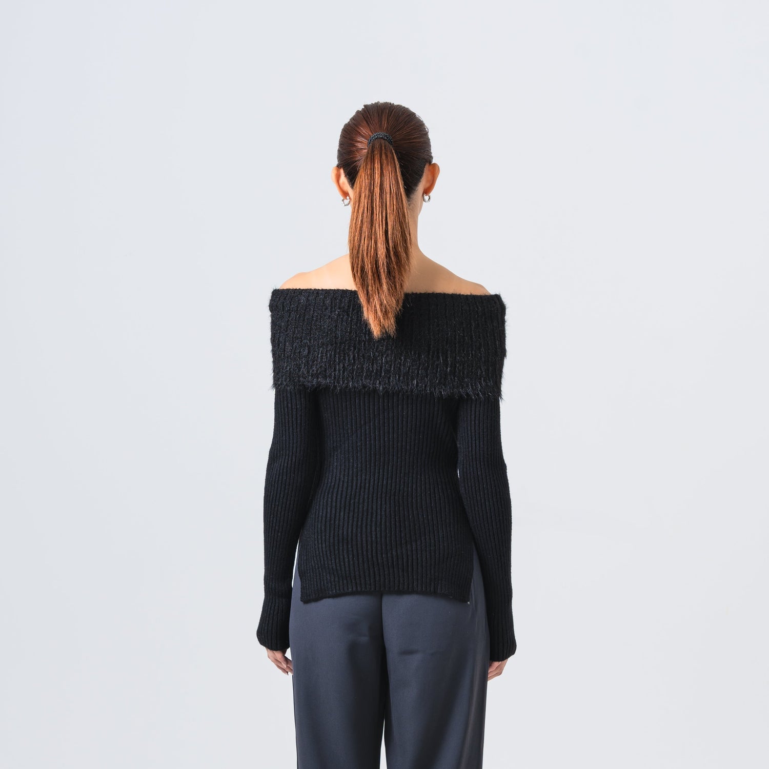 フェザーデザインオフショルニットトップス