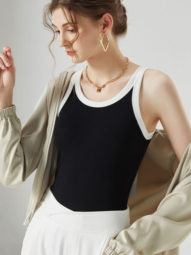 コントラストカラーカップ付きタンクトップ