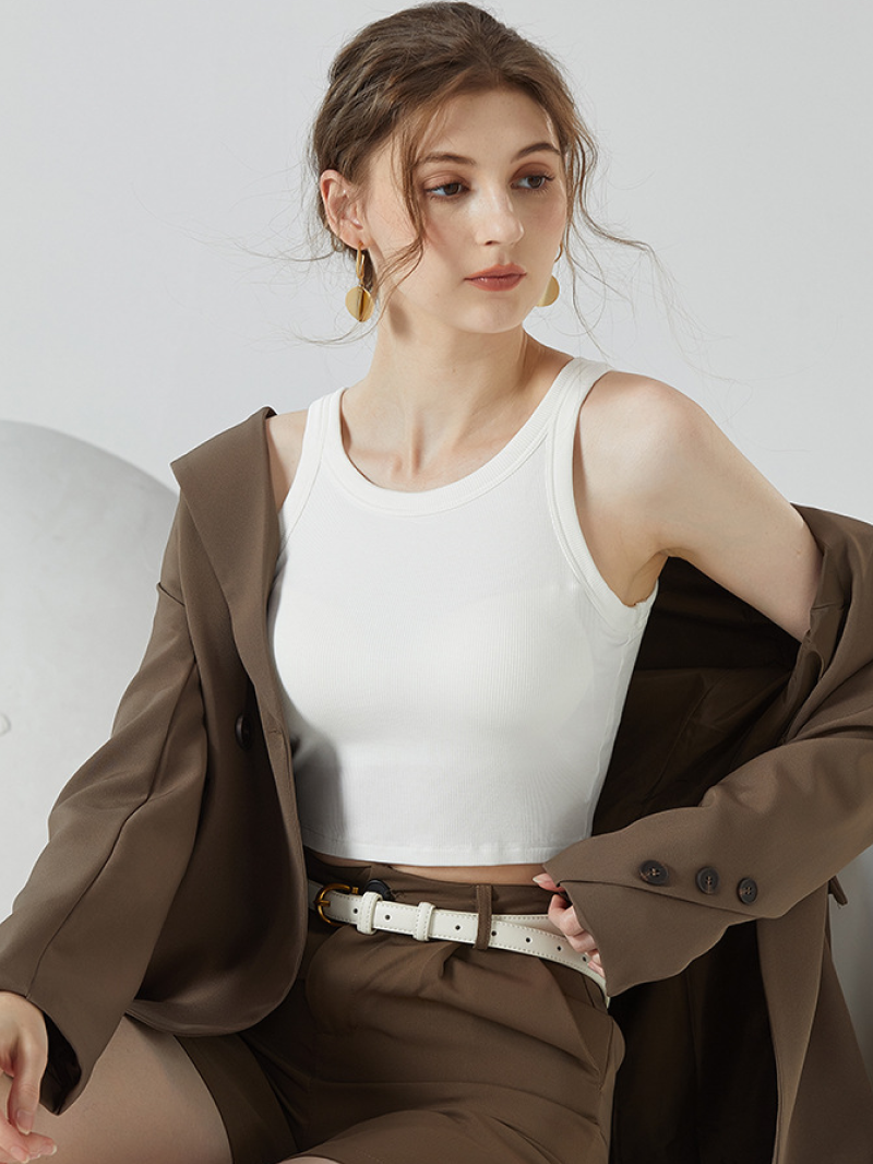 リブクロップドカップ付きタンクトップ