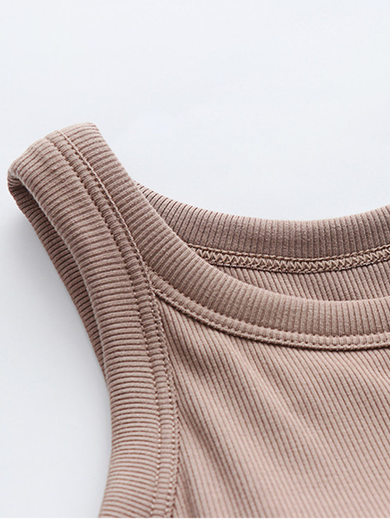 リブクロップドカップ付きタンクトップ