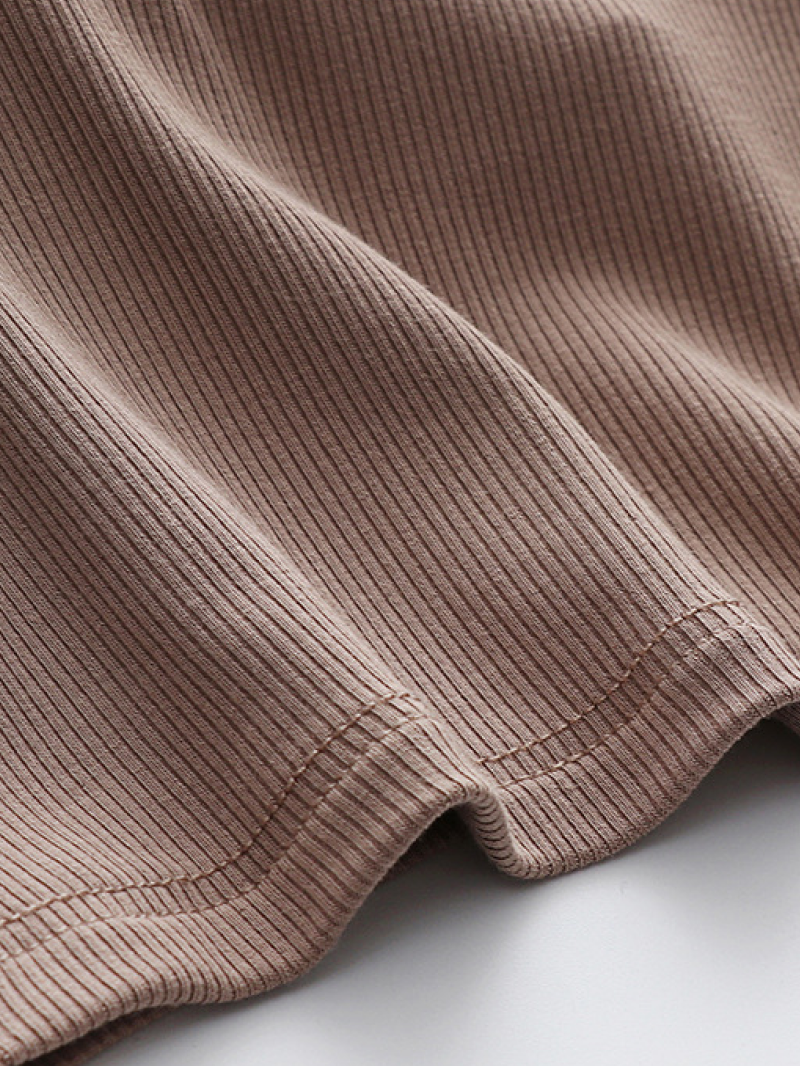 リブクロップドカップ付きタンクトップ