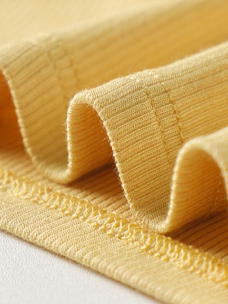 クロスストラップカップ付きタンクトップ