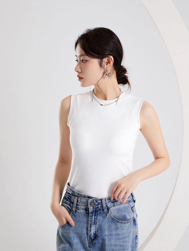 クルーネックカップ付きノースリーブトップス