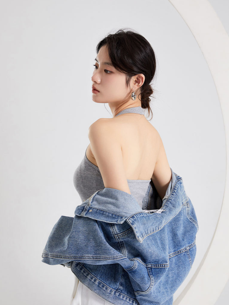 ホルターネックカップ付きタンクトップ