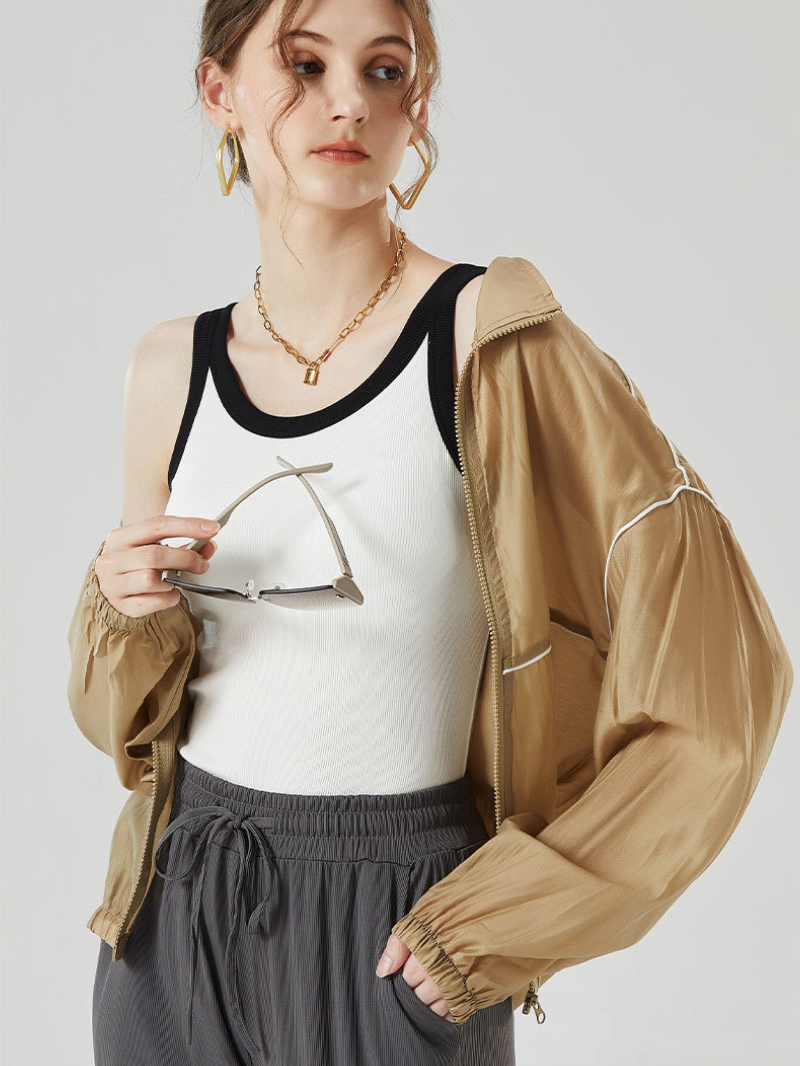 コントラストカラーカップ付きタンクトップ