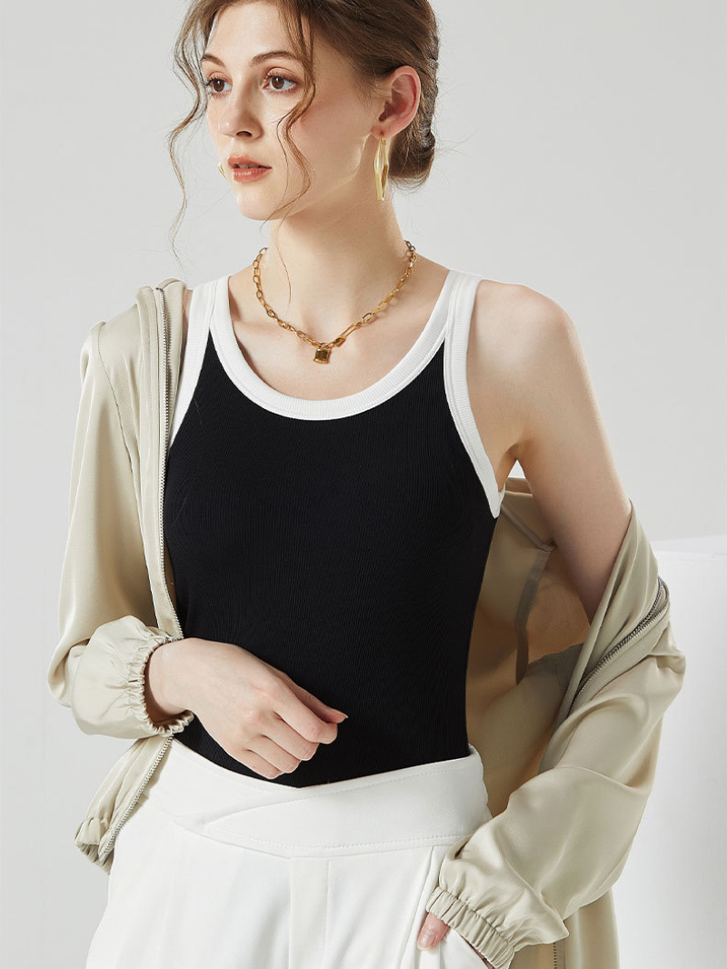 コントラストカラーカップ付きタンクトップ