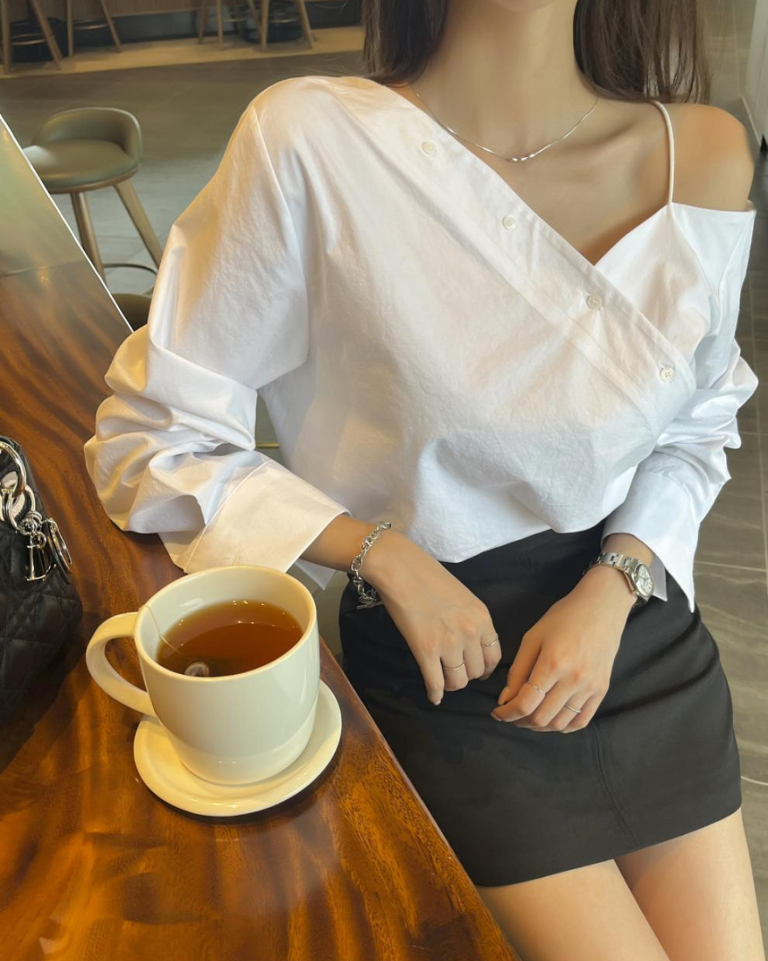 即納【新作 3/13(金)PM12:00～販売START】アシンメトリーカットアウトシャツ