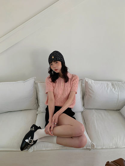 ケーブル編みゴールドボタンニットポロ