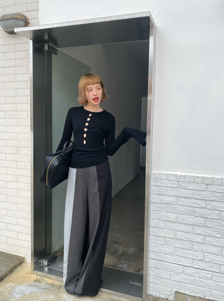 一部即納】フロントカットアウト リブニットトップス – BLACKOUT 一部即納】フロントカットアウト リブニットトップス – BLACKOUT