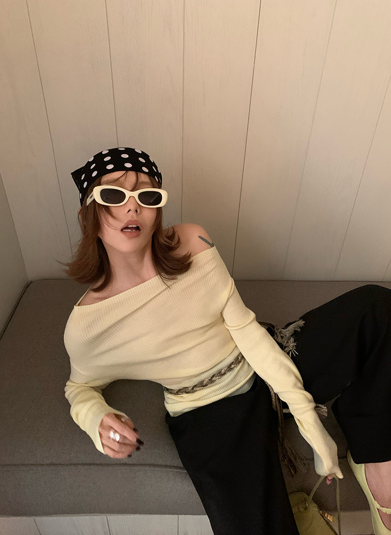 オフショルダースリムリブニットトップス