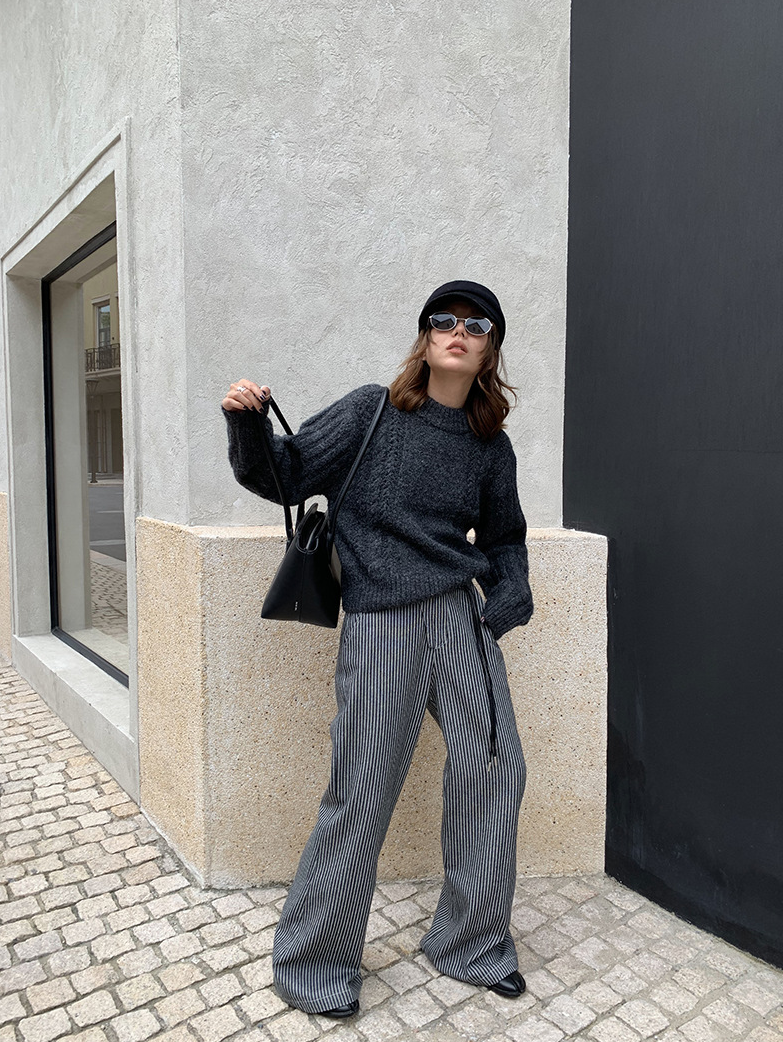 ケーブルニットクルーネックプルオーバー