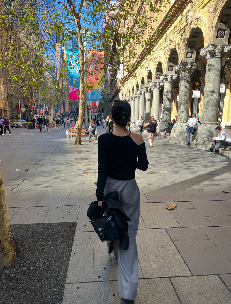 アシメショルダーニットトップス