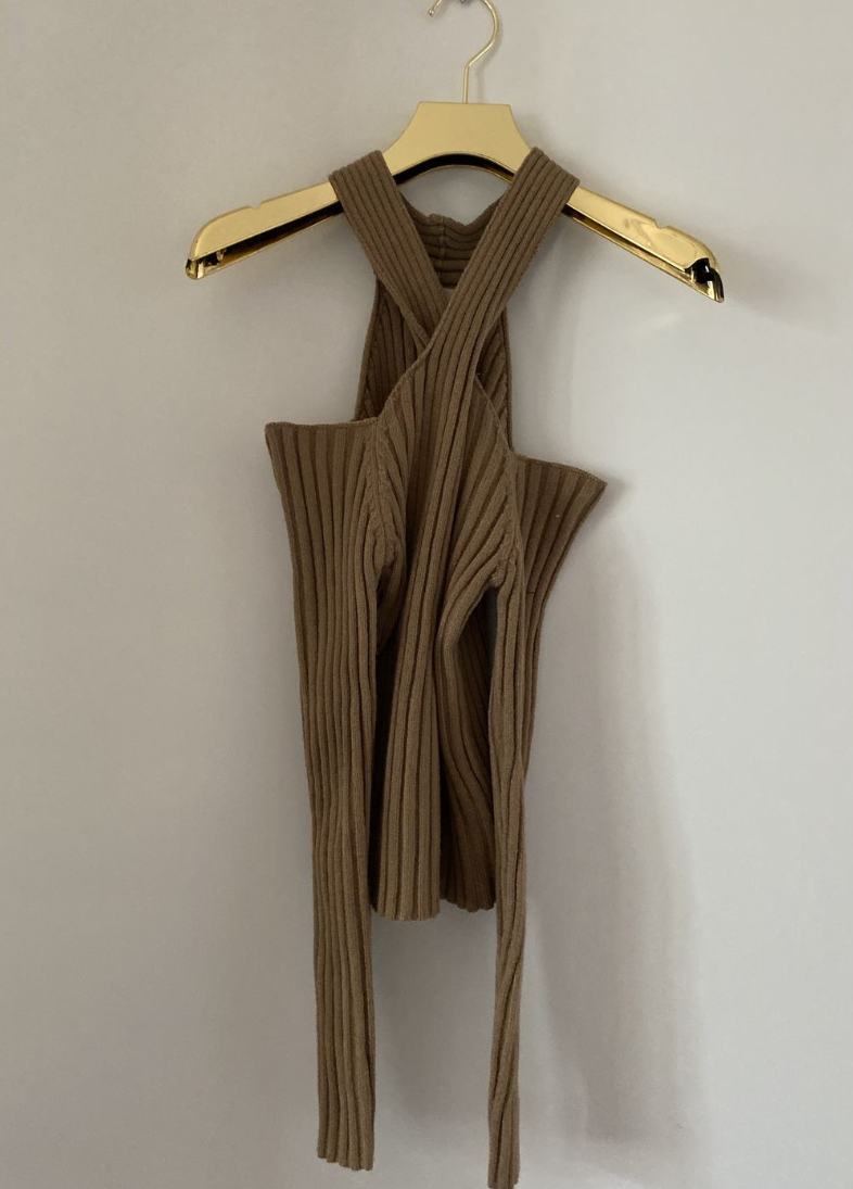 クロスオフショルダーリブニットトップス