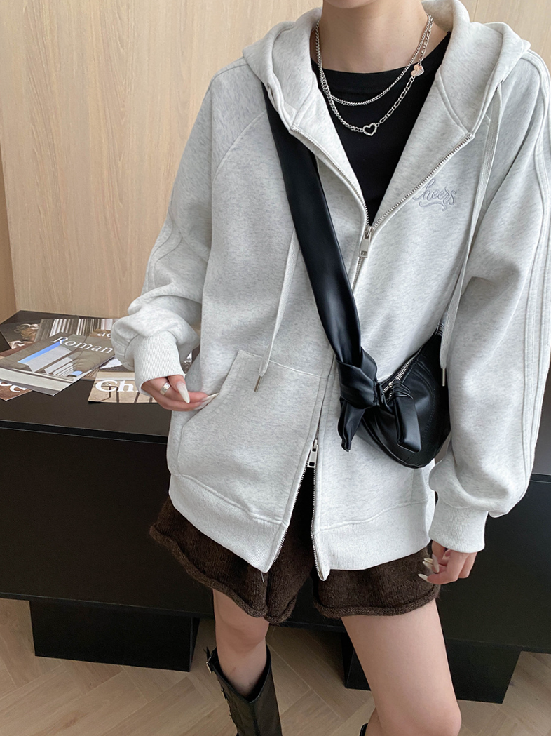 ロゴポイントオーバージップパーカー