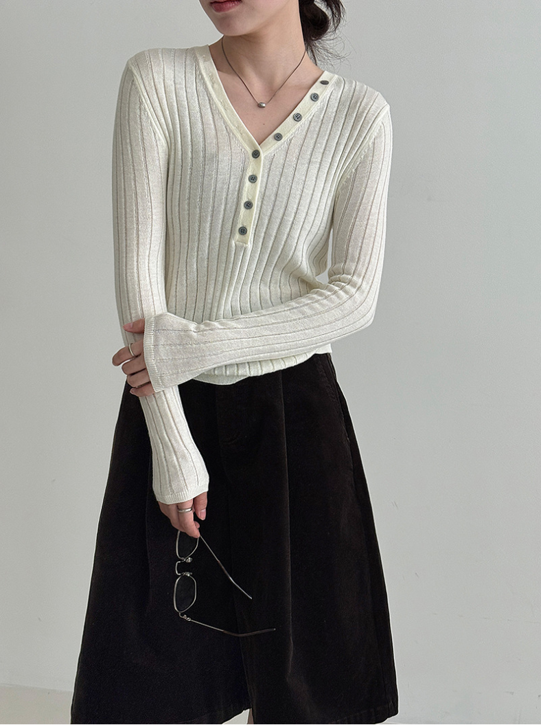 リブVネックボタンニットトップス