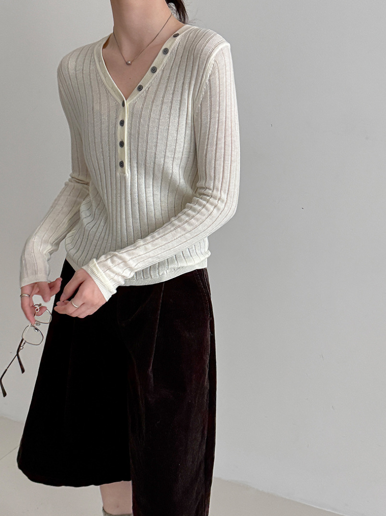 リブVネックボタンニットトップス