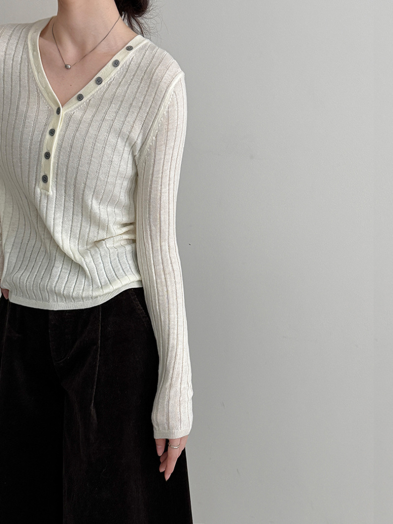 リブVネックボタンニットトップス