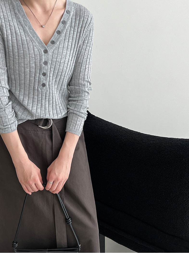 リブVネックボタンニットトップス