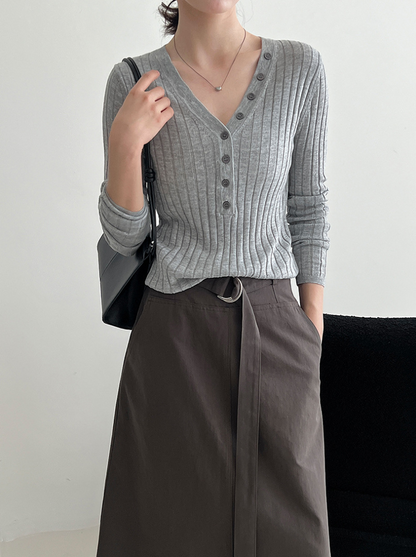 リブVネックボタンニットトップス