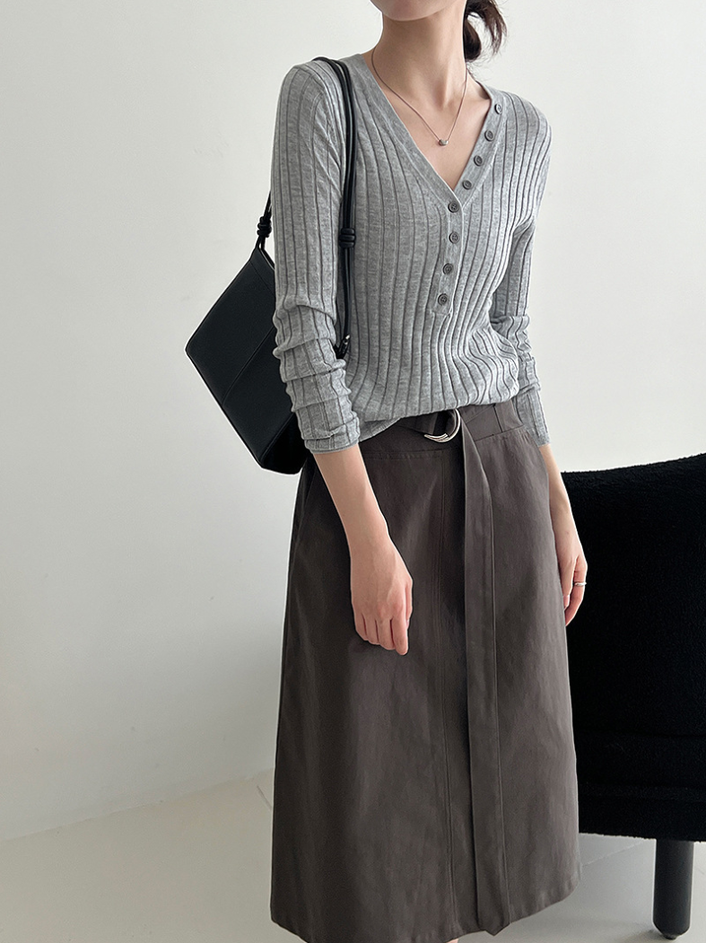 リブVネックボタンニットトップス