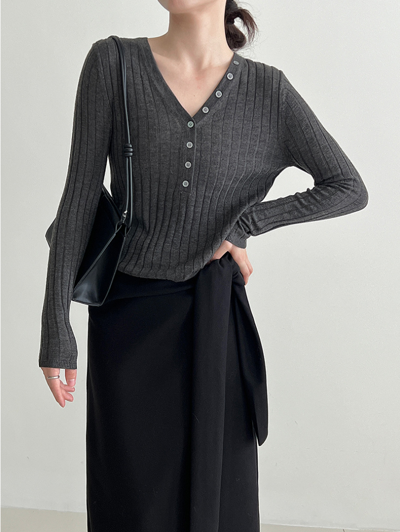 リブVネックボタンニットトップス