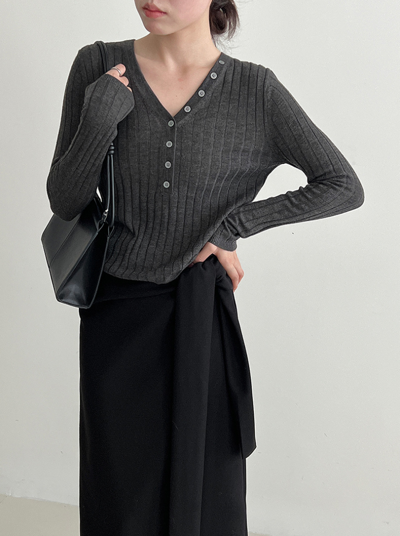 リブVネックボタンニットトップス
