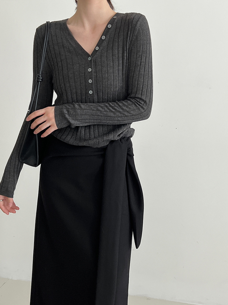 リブVネックボタンニットトップス