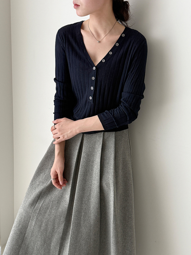 リブVネックボタンニットトップス