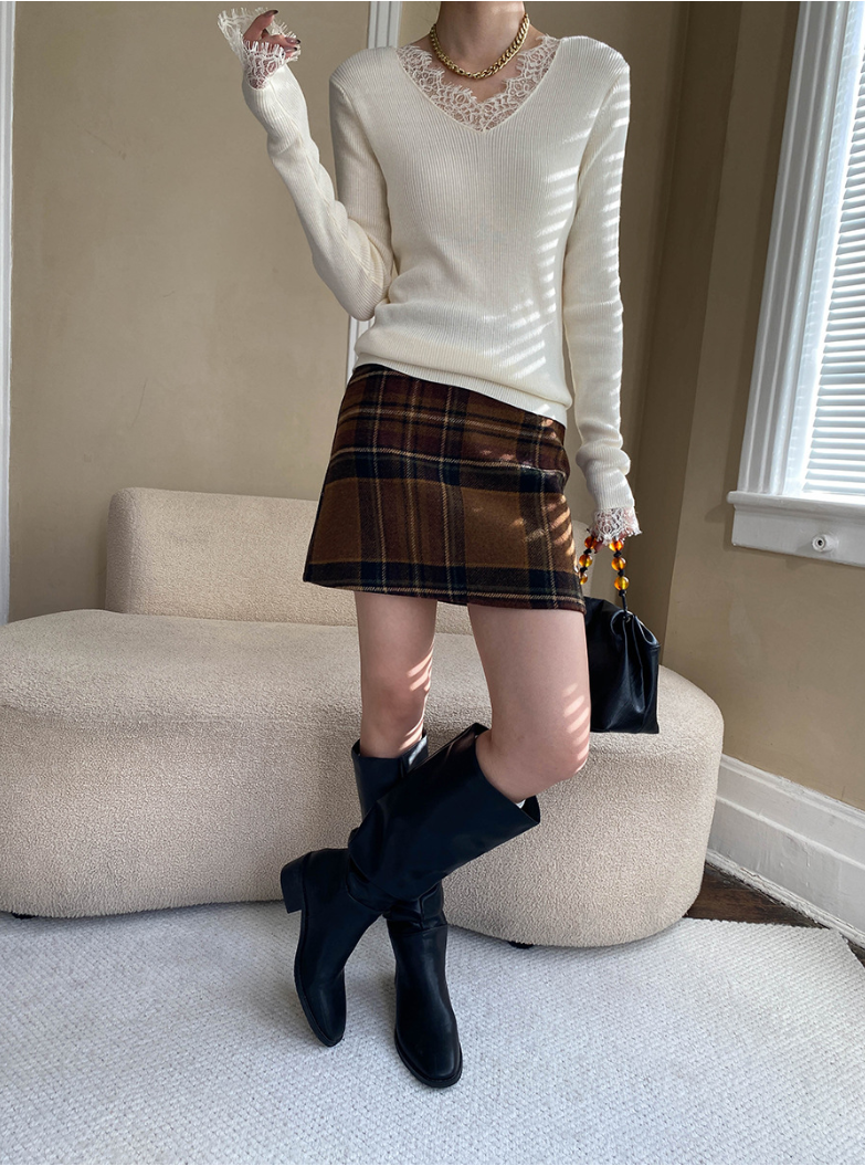 レーストリムVネックリブニット