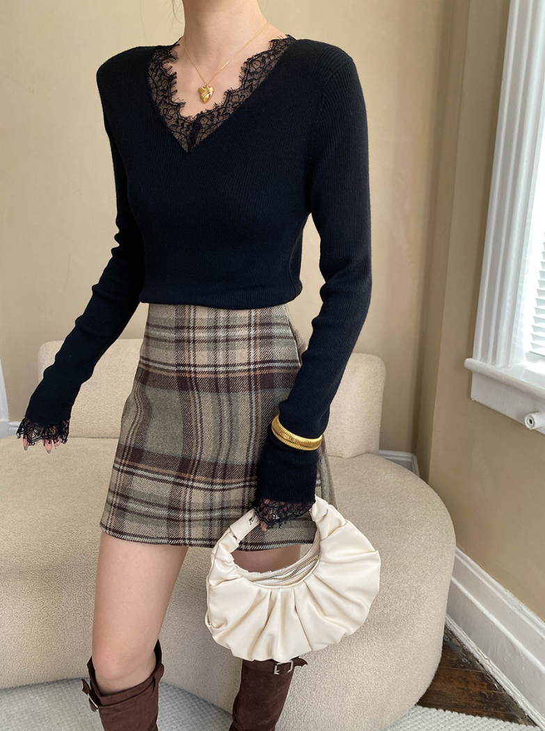 レーストリムVネックリブニット