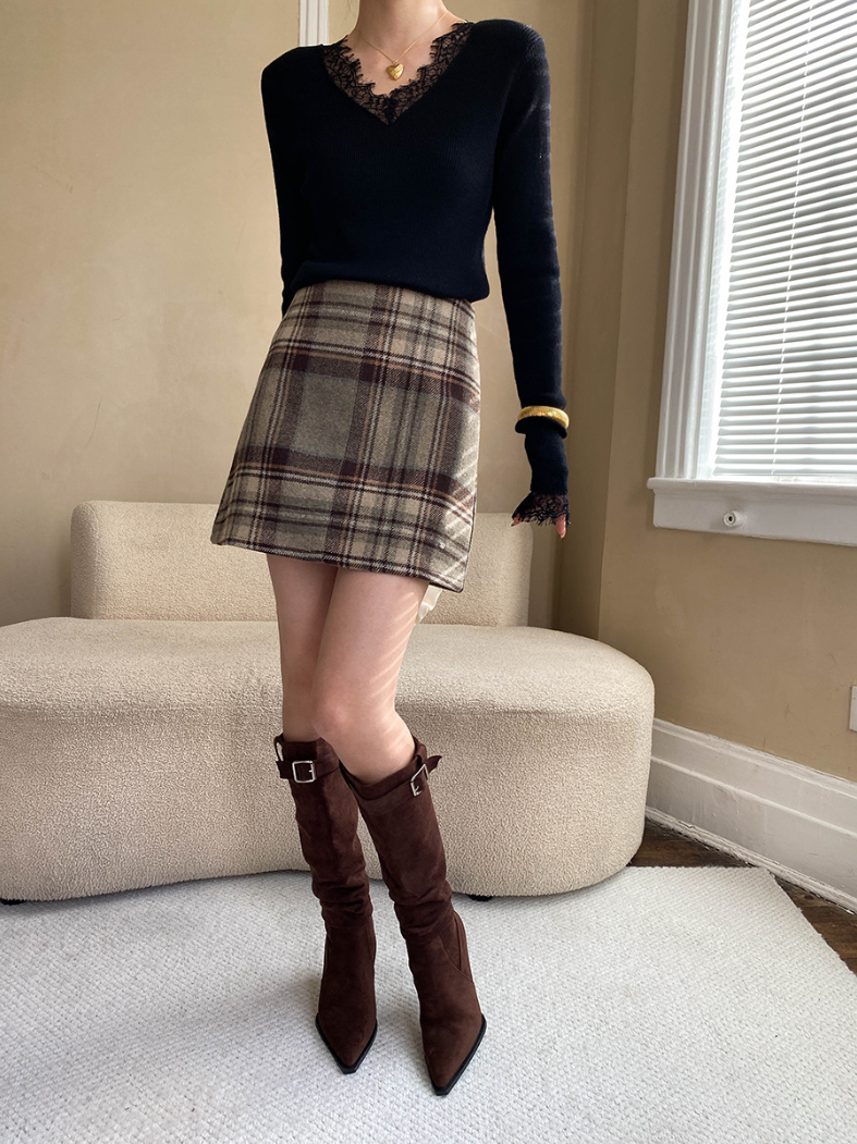 レーストリムVネックリブニット