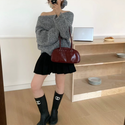 オフショルダーモヘアタッチルーズニット