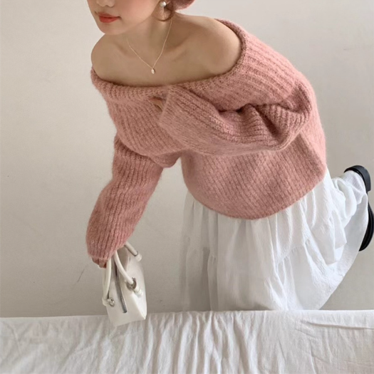 オフショルダーモヘアタッチルーズニット