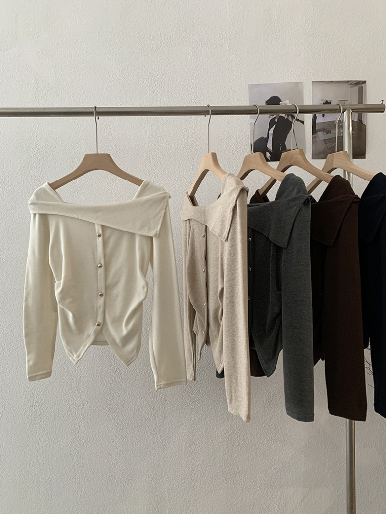 【12/12(金)PM12:00〜販売START】アシメオフショルボタンニットトップス