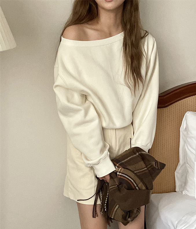 【予約】［ SET ］オフショルスウェットトップス × クラシカルラインセンタープレスワイドパンツ