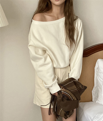 【予約】［ SET ］オフショルスウェットトップス × クラシカルラインセンタープレスワイドパンツ