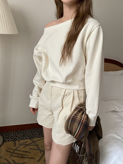 【予約】［ SET ］オフショルスウェットトップス × クラシカルラインセンタープレスワイドパンツ