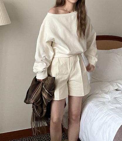 【予約】［ SET ］オフショルスウェットトップス × クラシカルラインセンタープレスワイドパンツ