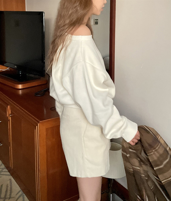 【予約】［ SET ］オフショルスウェットトップス × クラシカルラインセンタープレスワイドパンツ