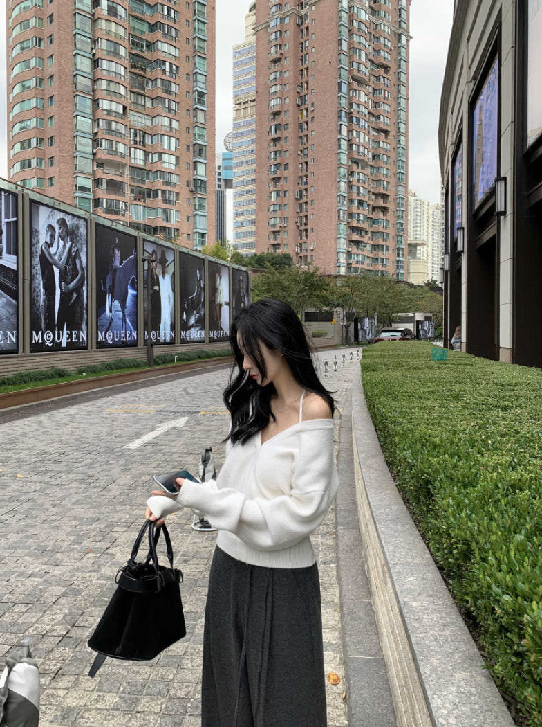 【即納】クロスストラップオフショルニットトップ