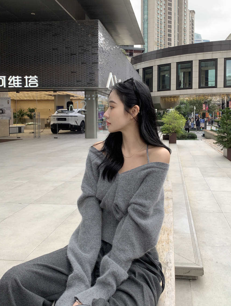 【即納】クロスストラップオフショルニットトップ