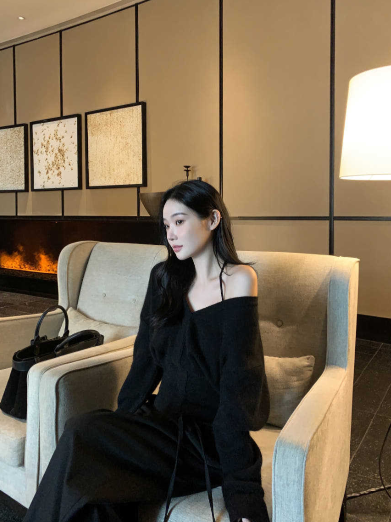 【即納】クロスストラップオフショルニットトップ