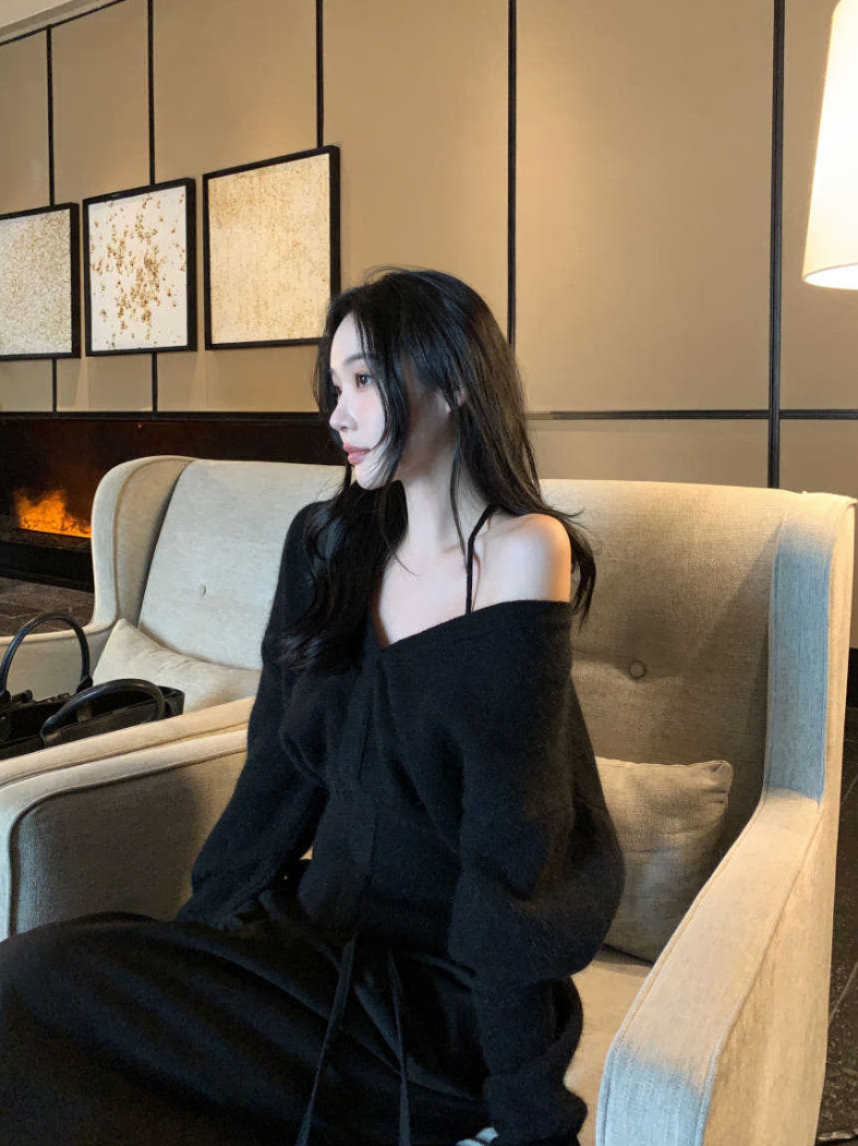 【即納】クロスストラップオフショルニットトップ