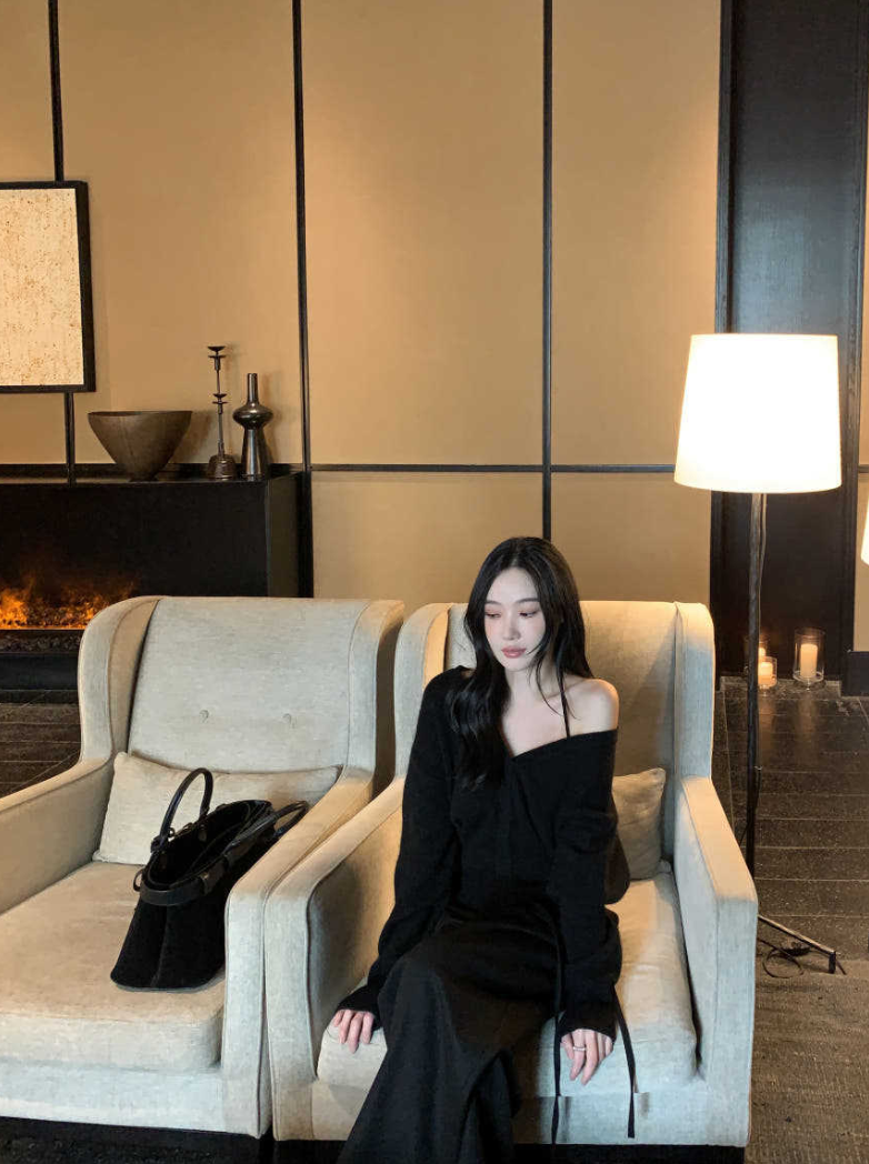 【即納】クロスストラップオフショルニットトップ